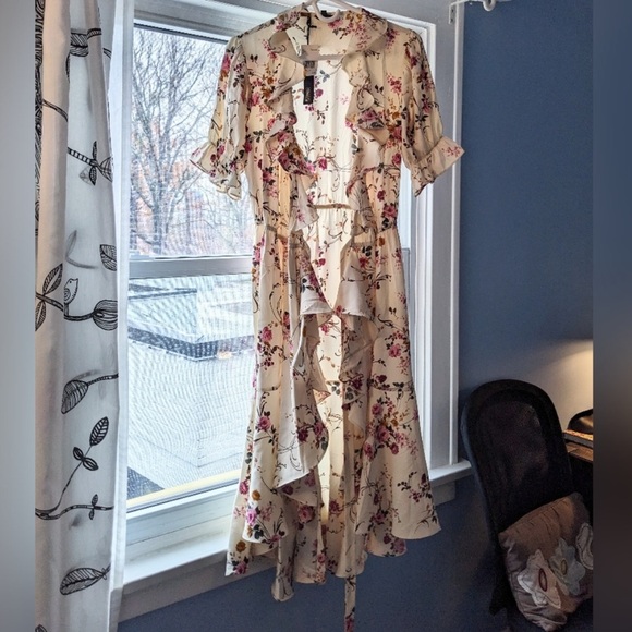 Classy Summer Dress - Picture 4 of 4